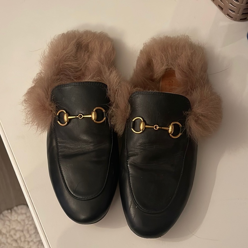 Gucci Princeton fur slides
